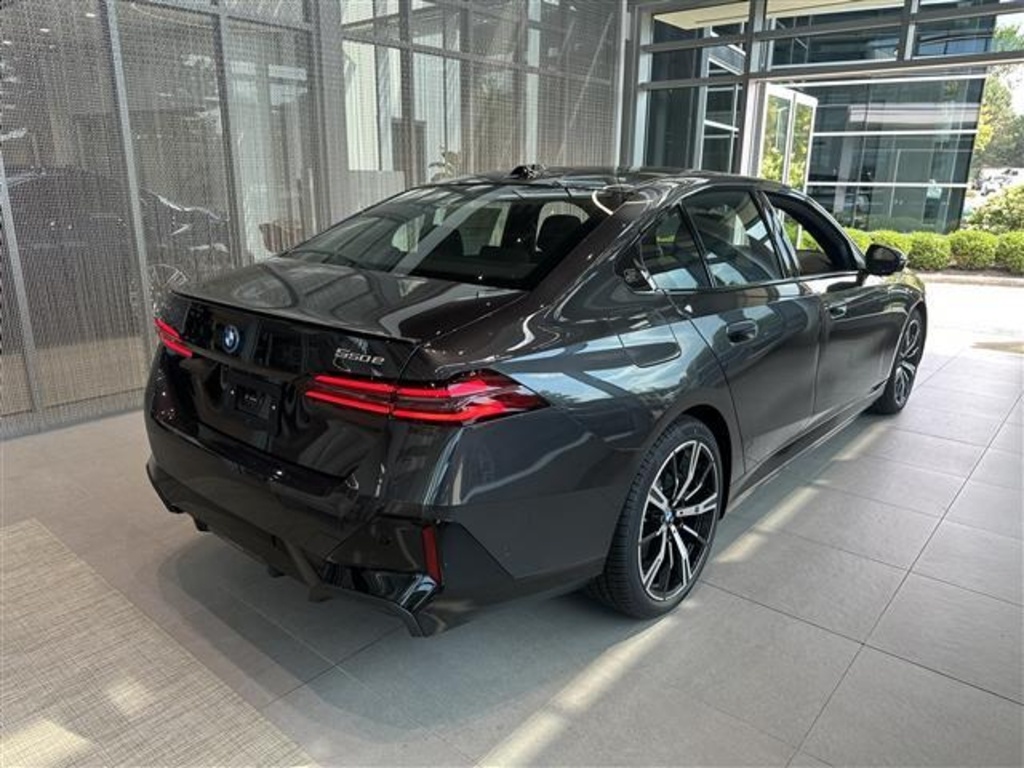 2026 Bmw 550e xDrive photo 6
