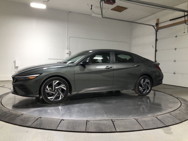 2025 Hyundai Elantra SEL Sport photo 4