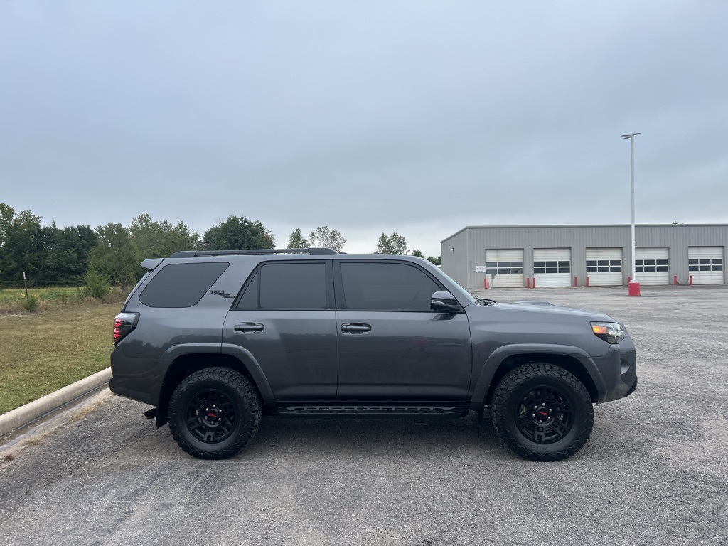 2023 Toyota 4Runner TRD Off-Road Premium photo 3
