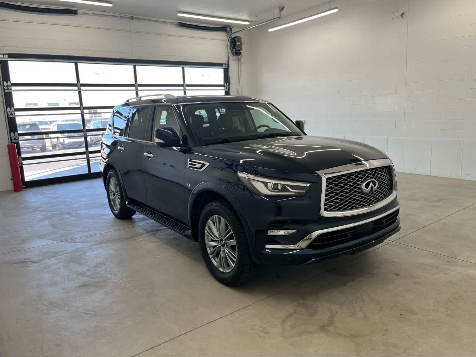 2020 Infiniti QX80 Luxe photo 2