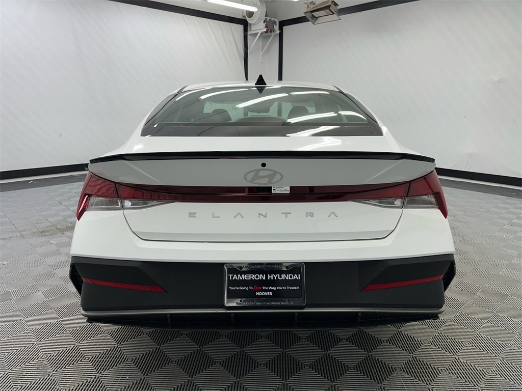 2025 Hyundai Elantra SEL Sport photo 4