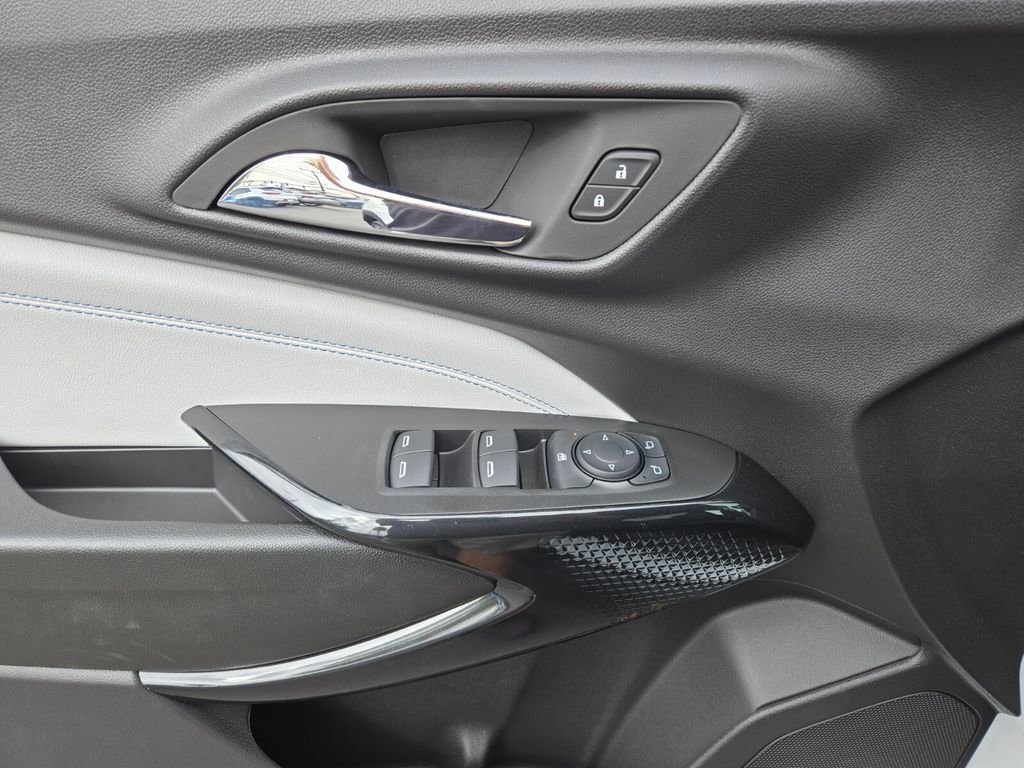 2026 Chevrolet Trax LT photo 9