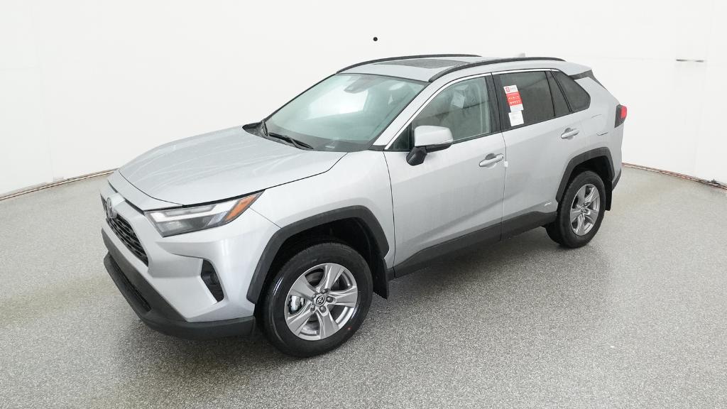 2025 Toyota RAV4 XLE's photo