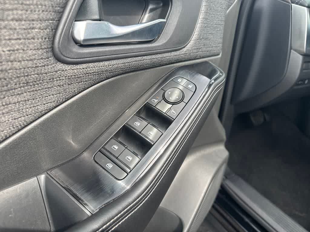 2023 Nissan Rogue SV photo 10