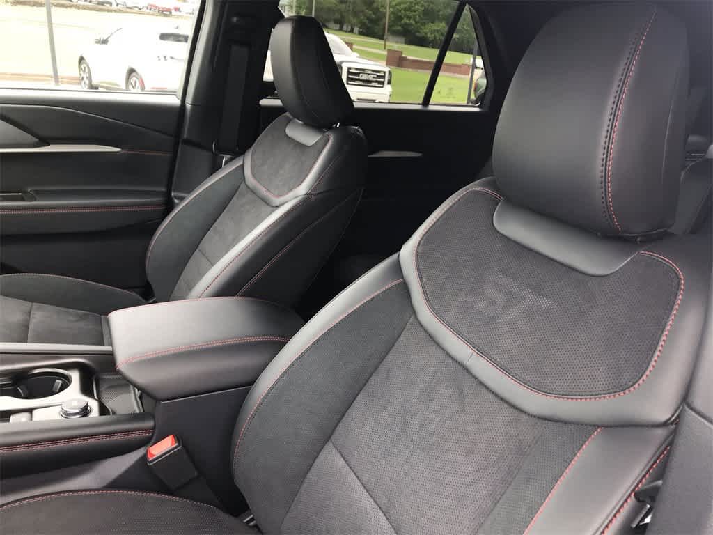 2025 Ford Explorer ST photo 11