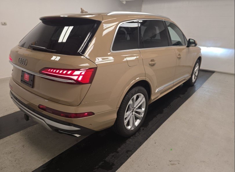 2025 Audi Q7 55 Premium Plus photo 2