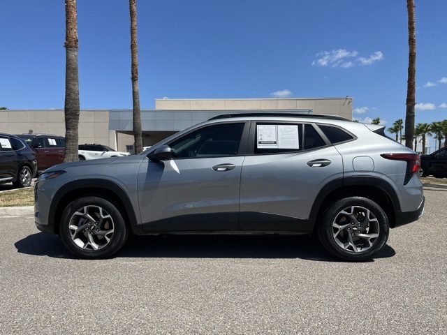 2024 Chevrolet Trax LT photo 2