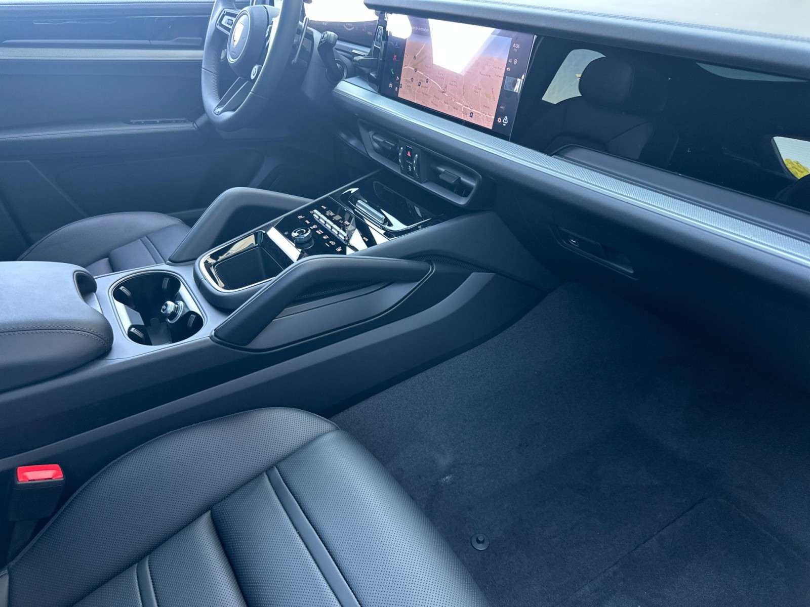 2025 Porsche Cayenne Coupe photo 16