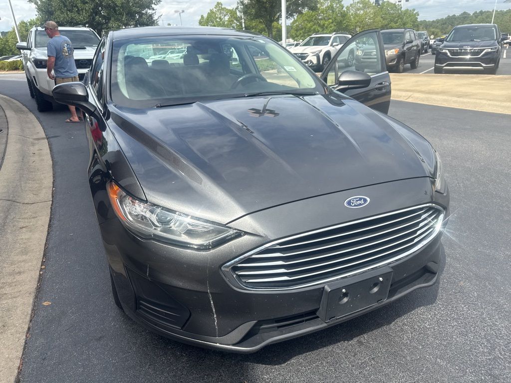 2020 Ford Fusion SE photo 2