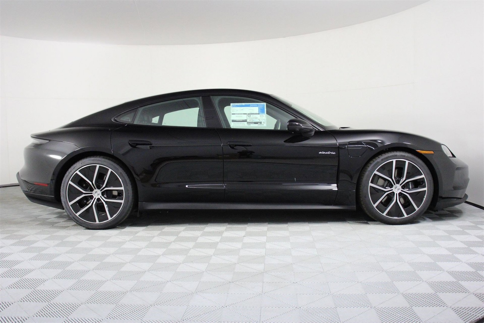 2025 Porsche Taycan photo 8