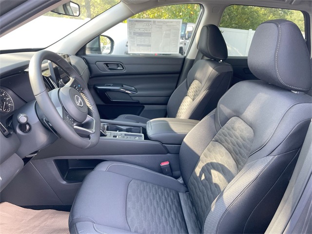 2025 Nissan Pathfinder SV photo 18