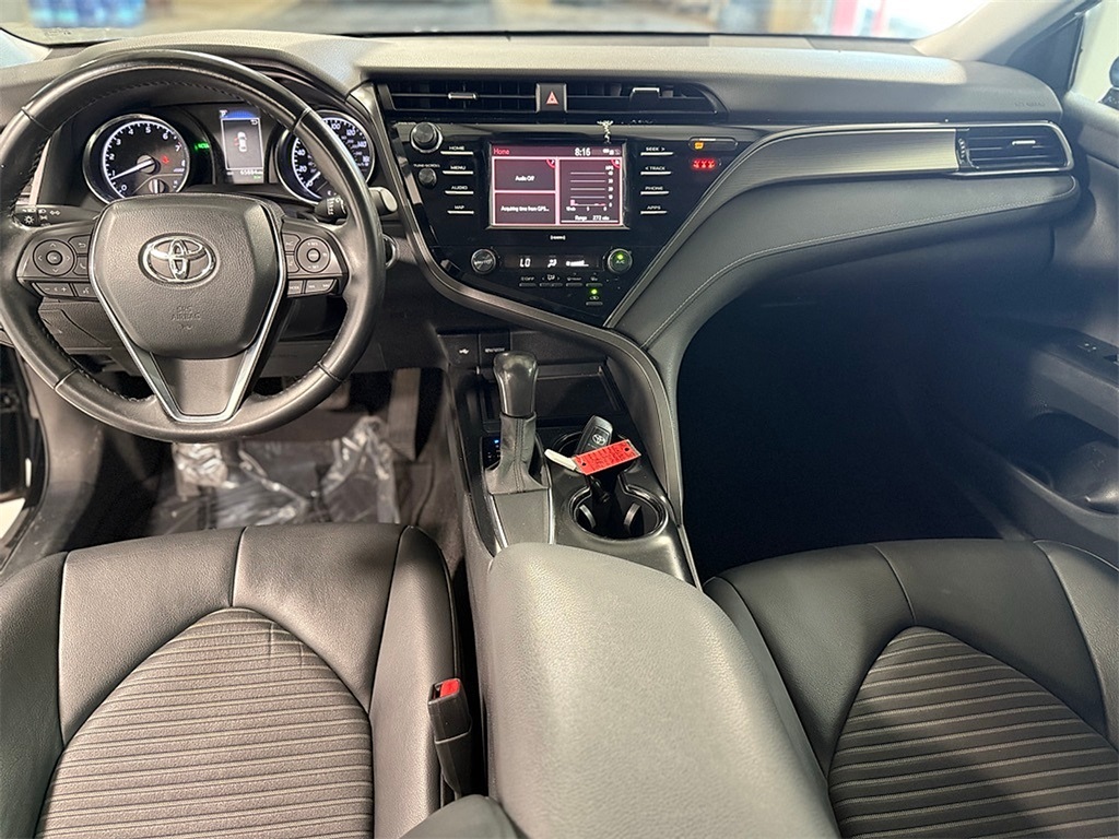 2020 Toyota Camry SE photo 2