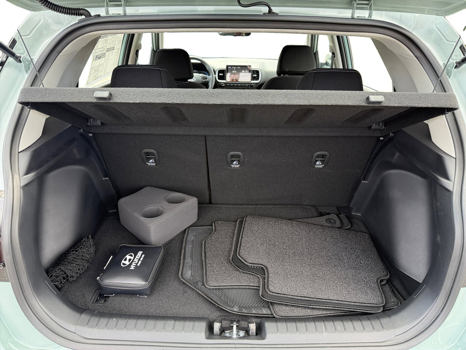 2025 Hyundai Venue SEL photo 16