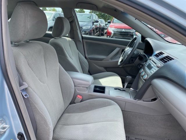 2009 Toyota Camry LE photo 25