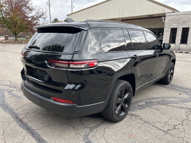2023 Jeep Grand Cherokee Altitude photo 2
