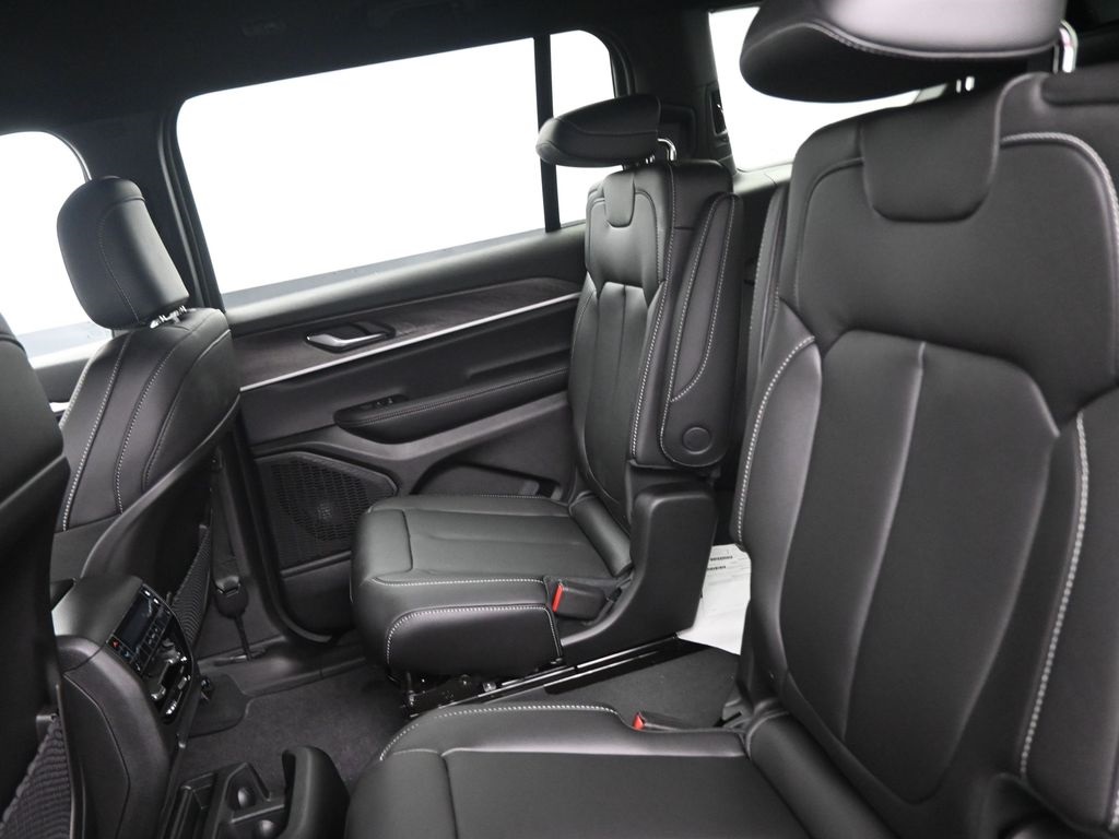 2025 Jeep Grand Cherokee Limited photo 19