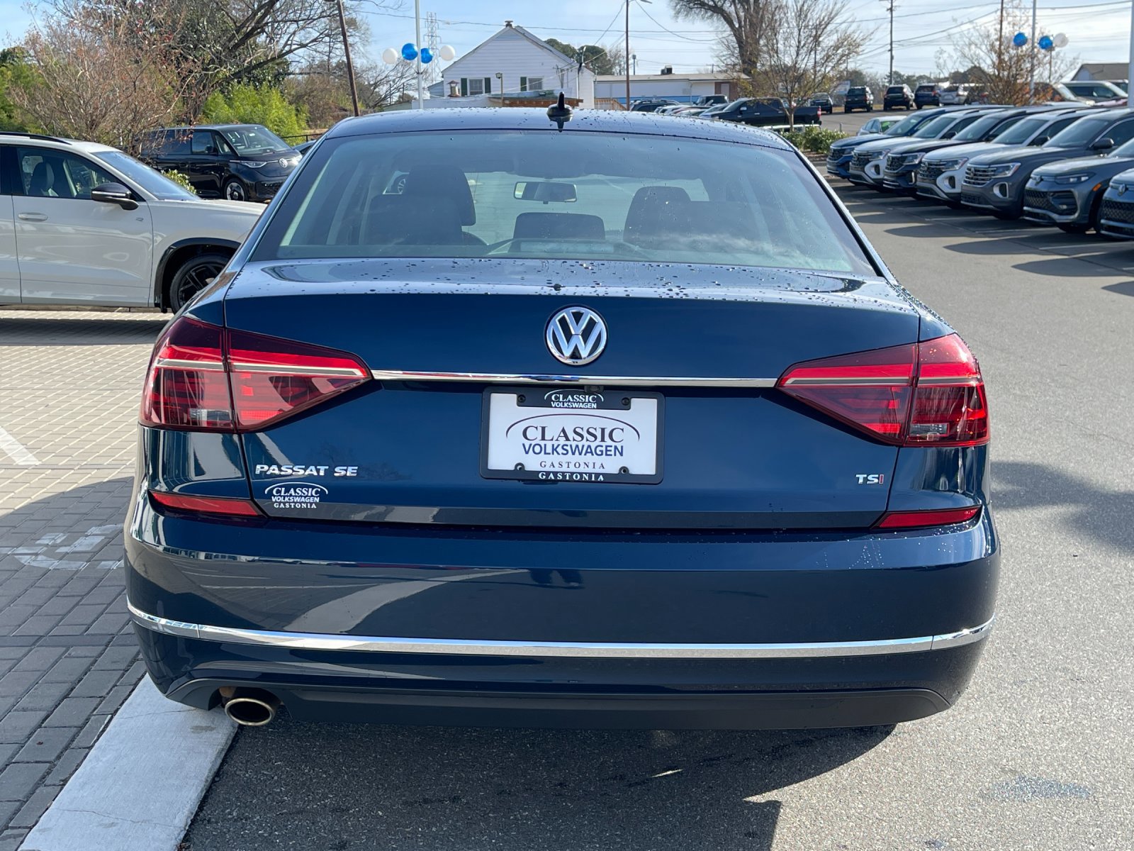 2018 Volkswagen Passat 2.0T SE photo 4