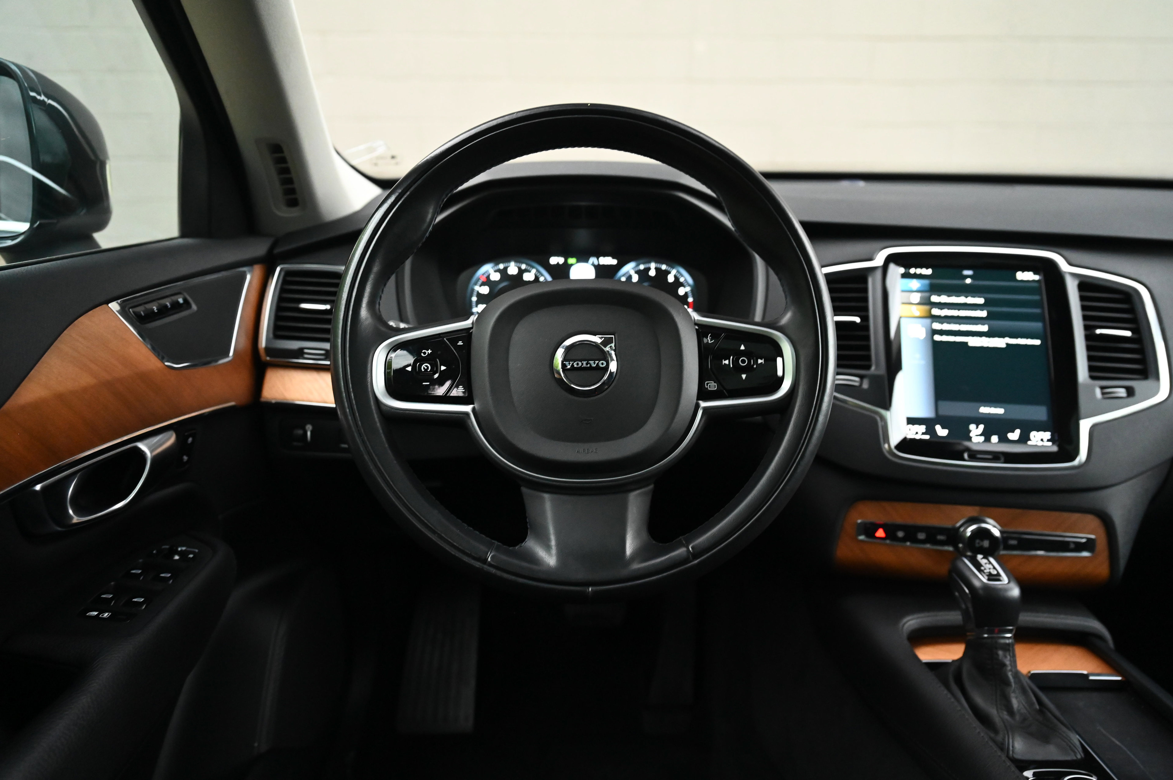 2022 Volvo XC90 T6 Momentum photo 33
