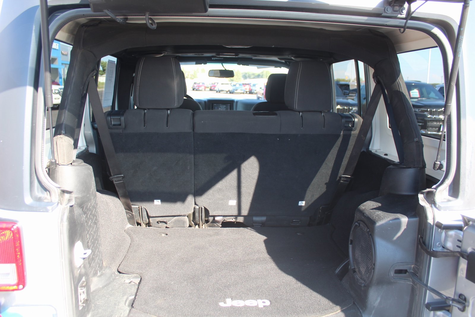 2014 Jeep Wrangler Unlimited Sahara photo 4