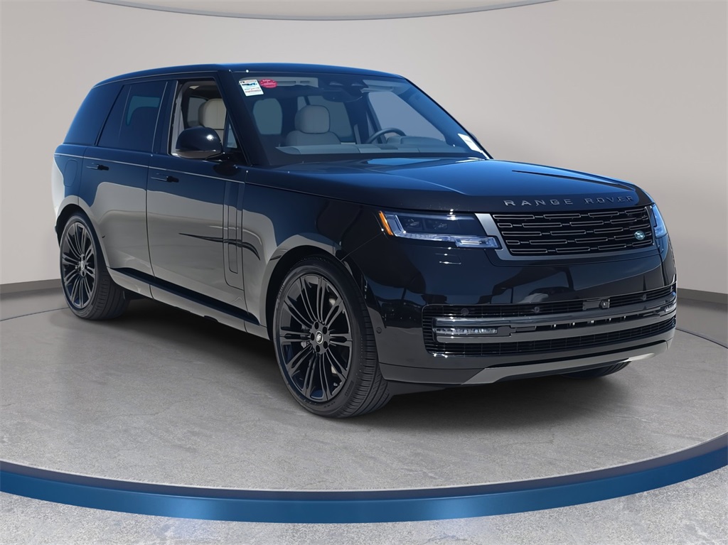 2025 Land Rover Range Rover SE photo 3
