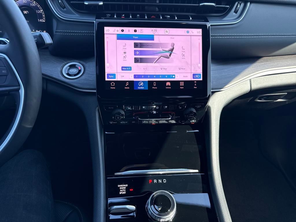 2025 Jeep Grand Cherokee Limited photo 17