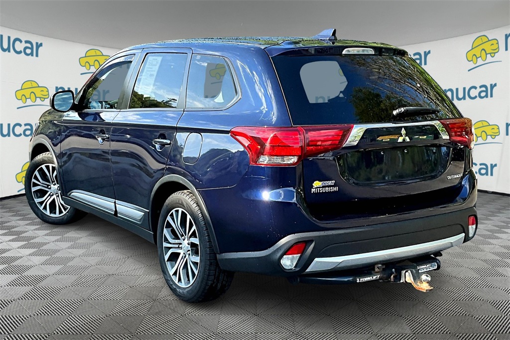 2018 Mitsubishi Outlander ES photo 4