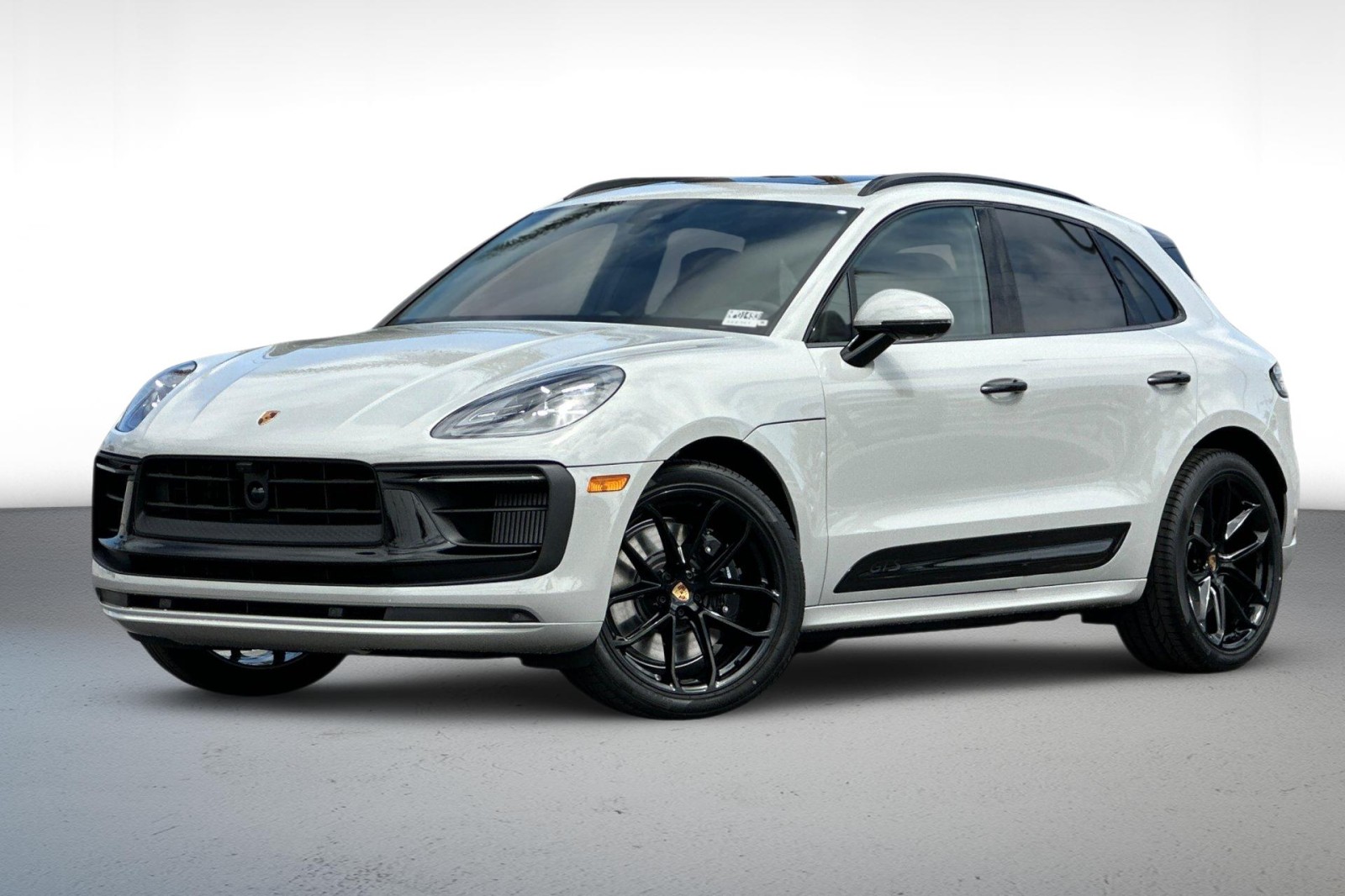 2025 Porsche Macan GTS photo 2