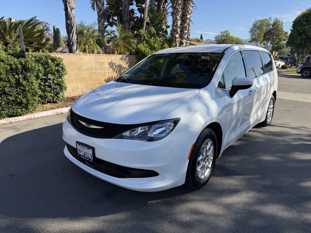 Used 2022 White Chrysler LX image 2