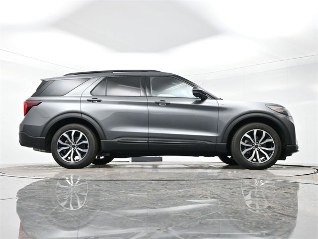 2025 Ford Explorer ST-Line photo 34