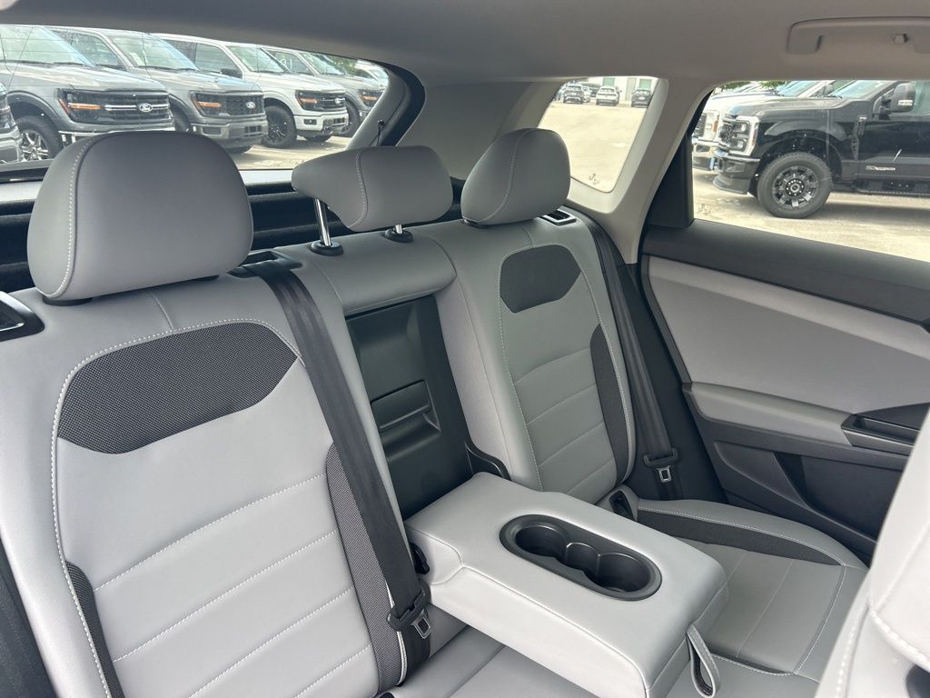 2022 Volkswagen Taos SE photo 35