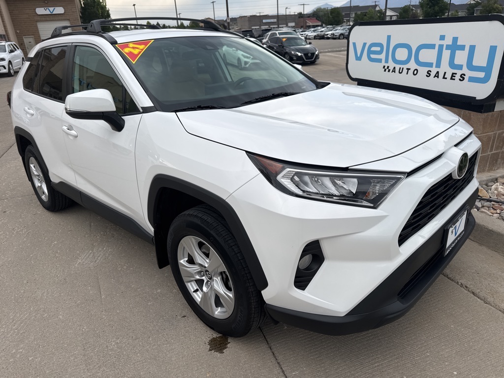 2021 Toyota RAV4 XLE's photo