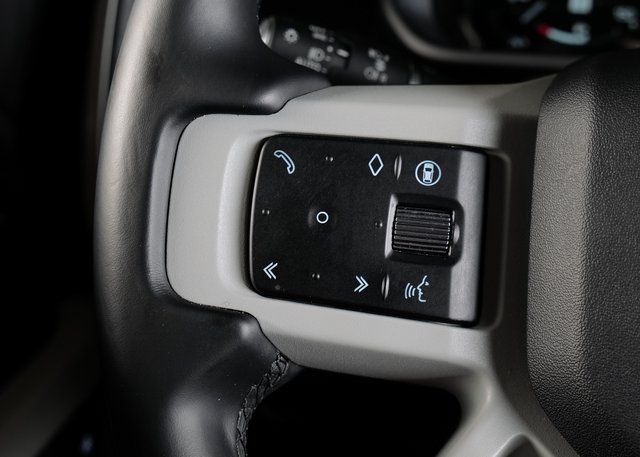 2024 Land Rover Defender 90 S photo 18