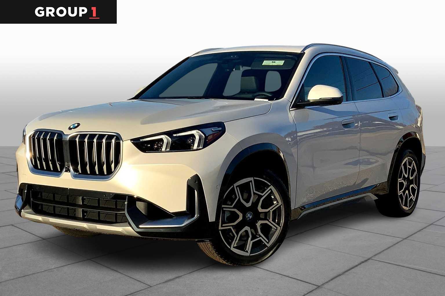 2025 BMW X1 28i's photo