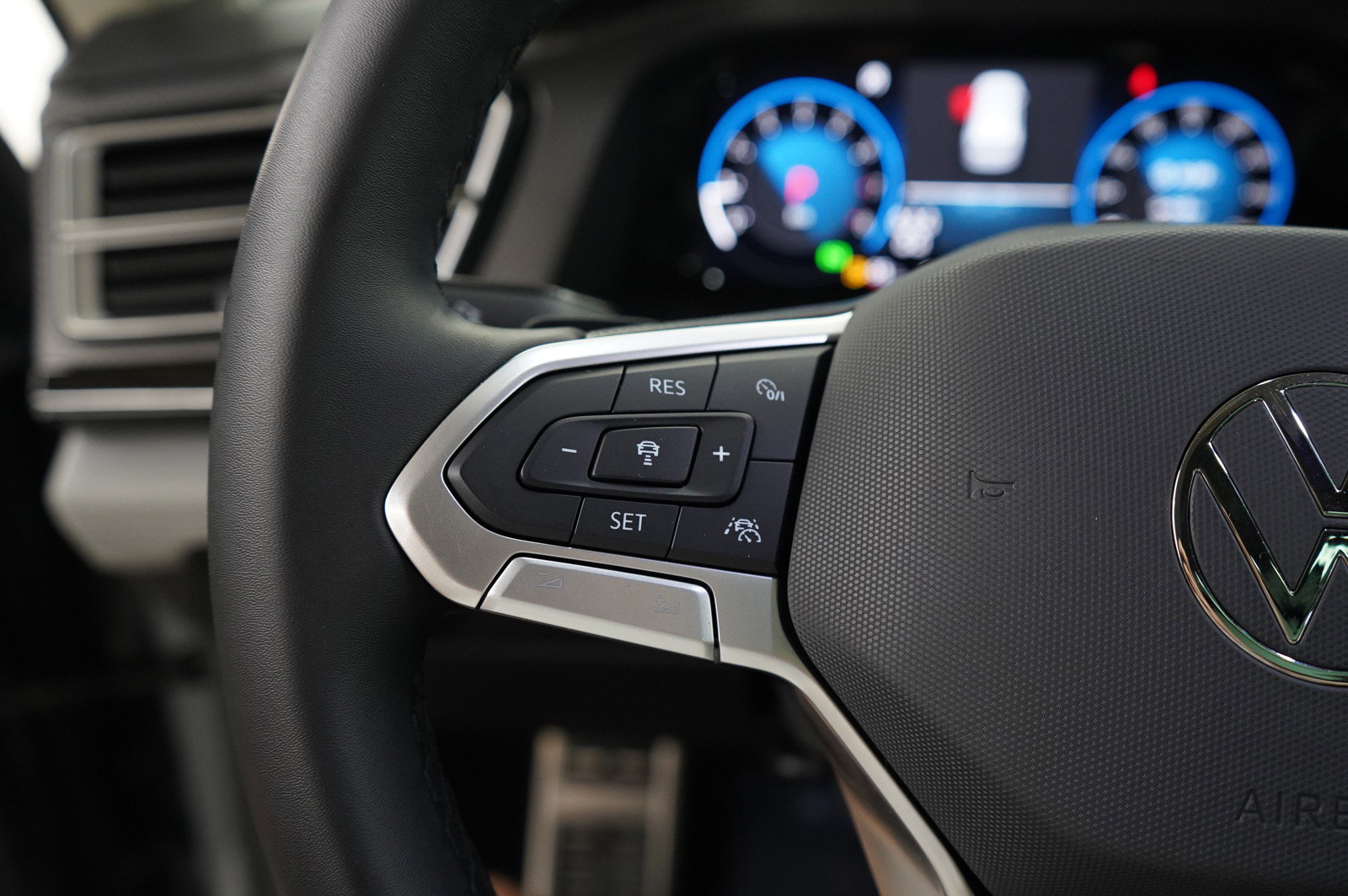 2024 Volkswagen Atlas Peak Edition SE Technology photo 19