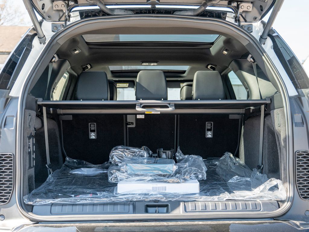 2025 Land Rover Discovery SE photo 21