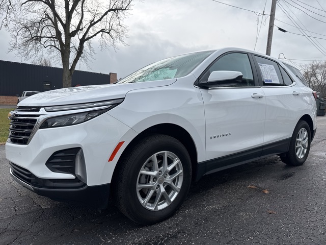 2024 Chevrolet Equinox LT photo 2