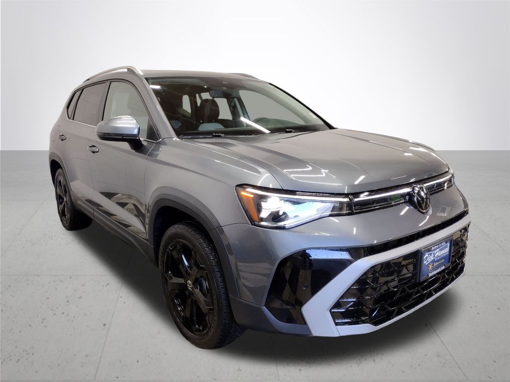 2025 Volkswagen Taos SEL photo 4