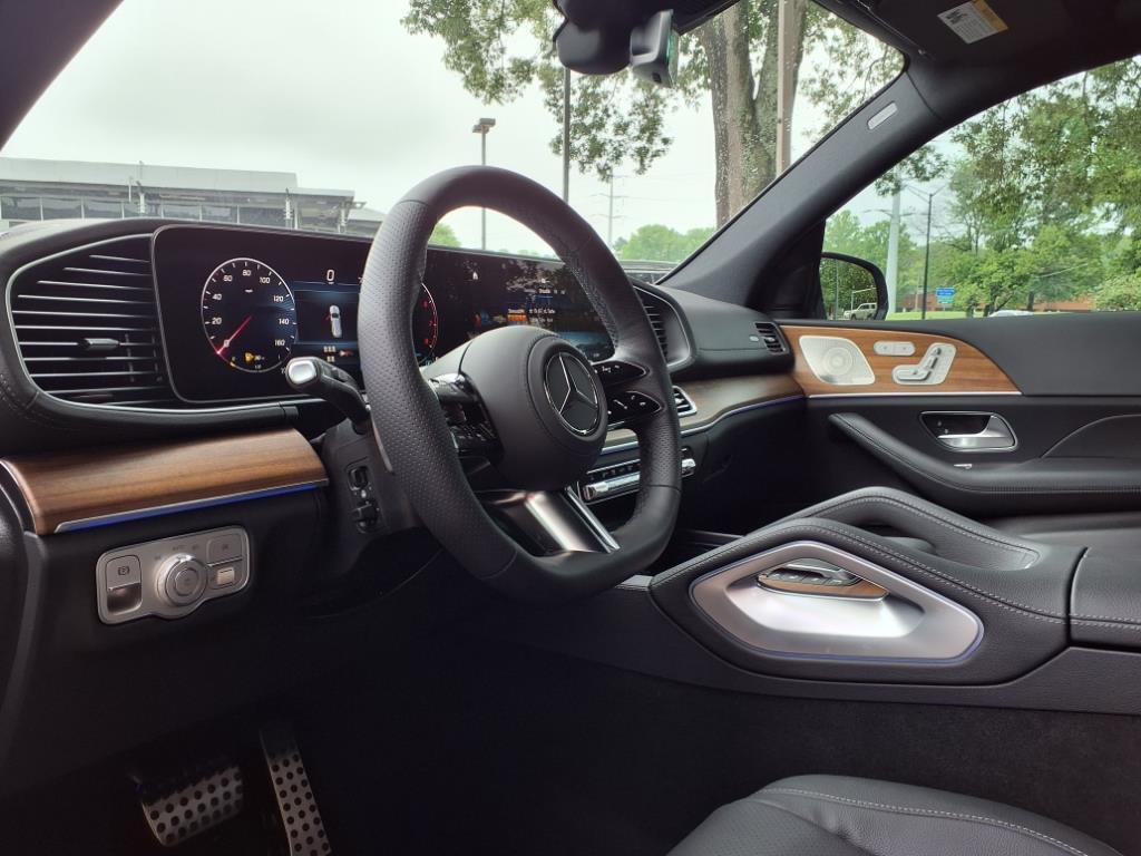 2025 Mercedes Benz GLS 450 4MATIC photo 9