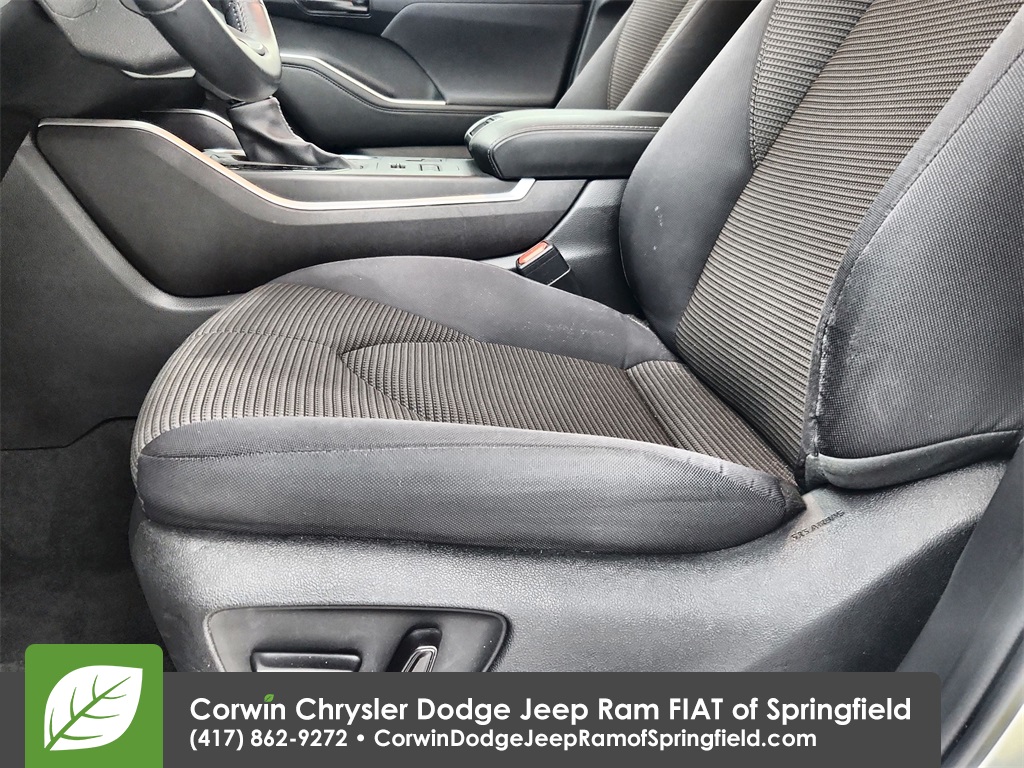 2024 Toyota Highlander LE photo 19