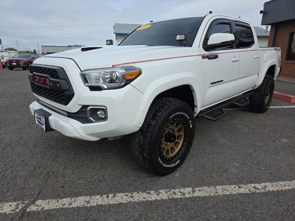 2017 Toyota Tacoma TRD Pro photo 3