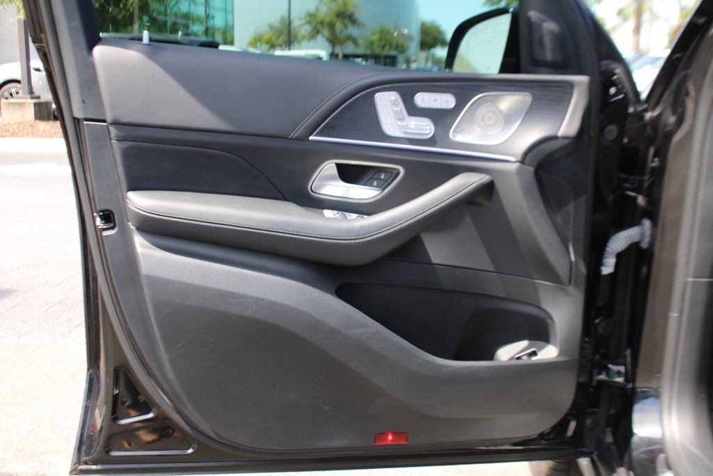 2023 Mercedes Benz GLS 580 4MATIC photo 10