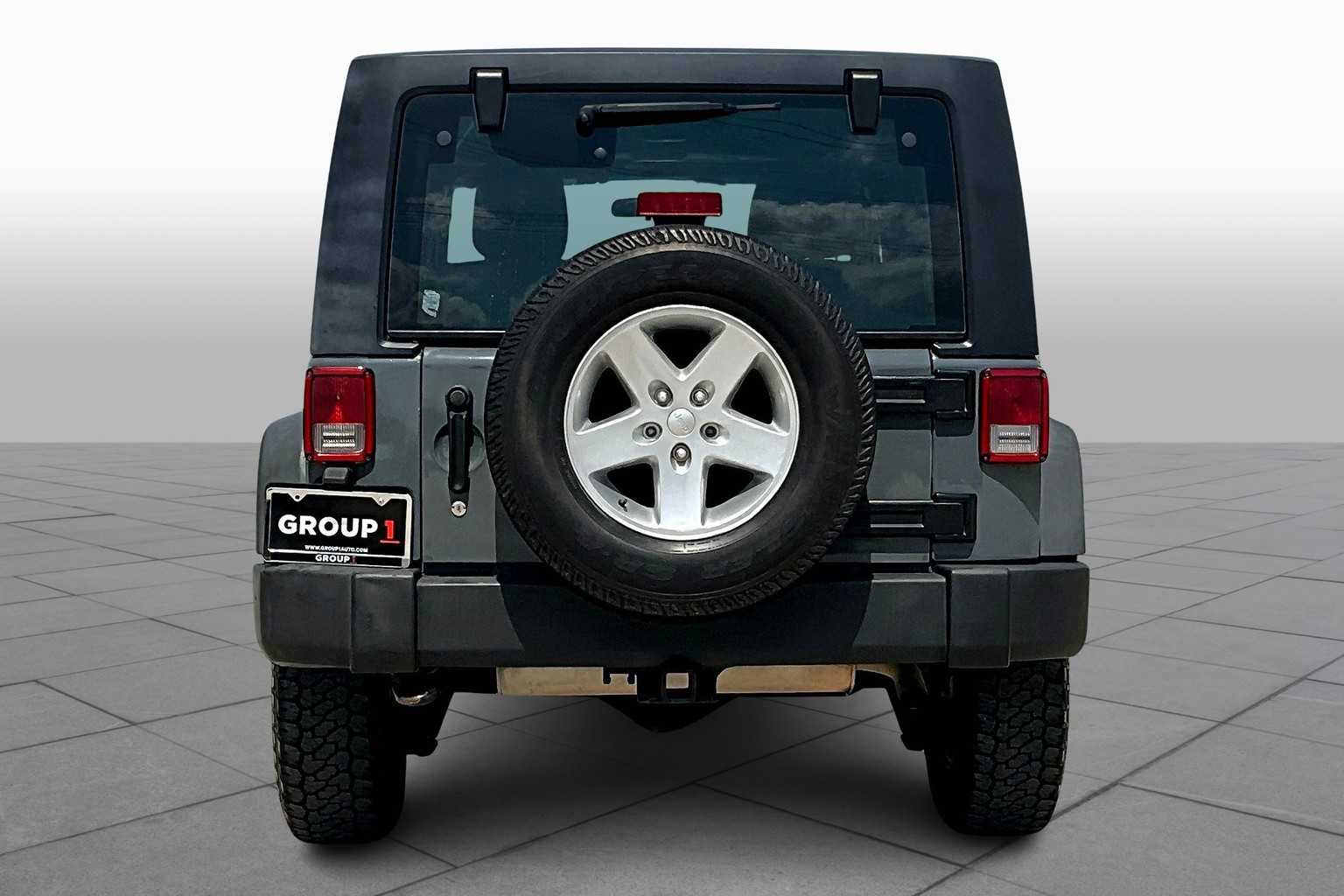 2014 Jeep Wrangler Unlimited Sport photo 4
