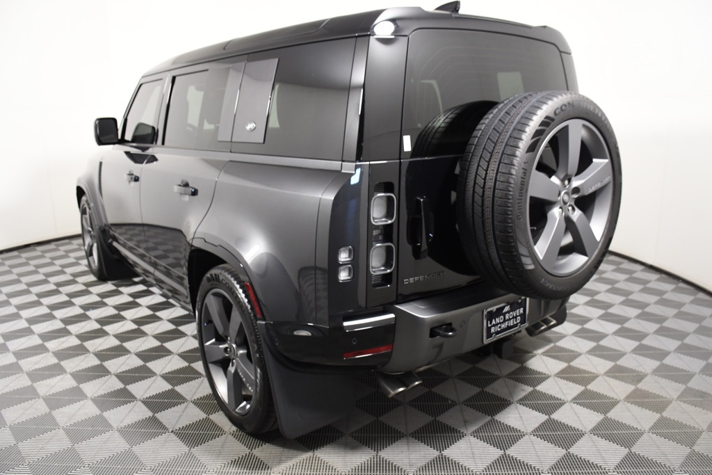 2024 Land Rover Defender 110 Carpathian Edition photo 4