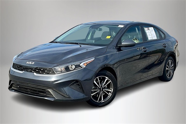 2023 Kia Forte LXS photo 2