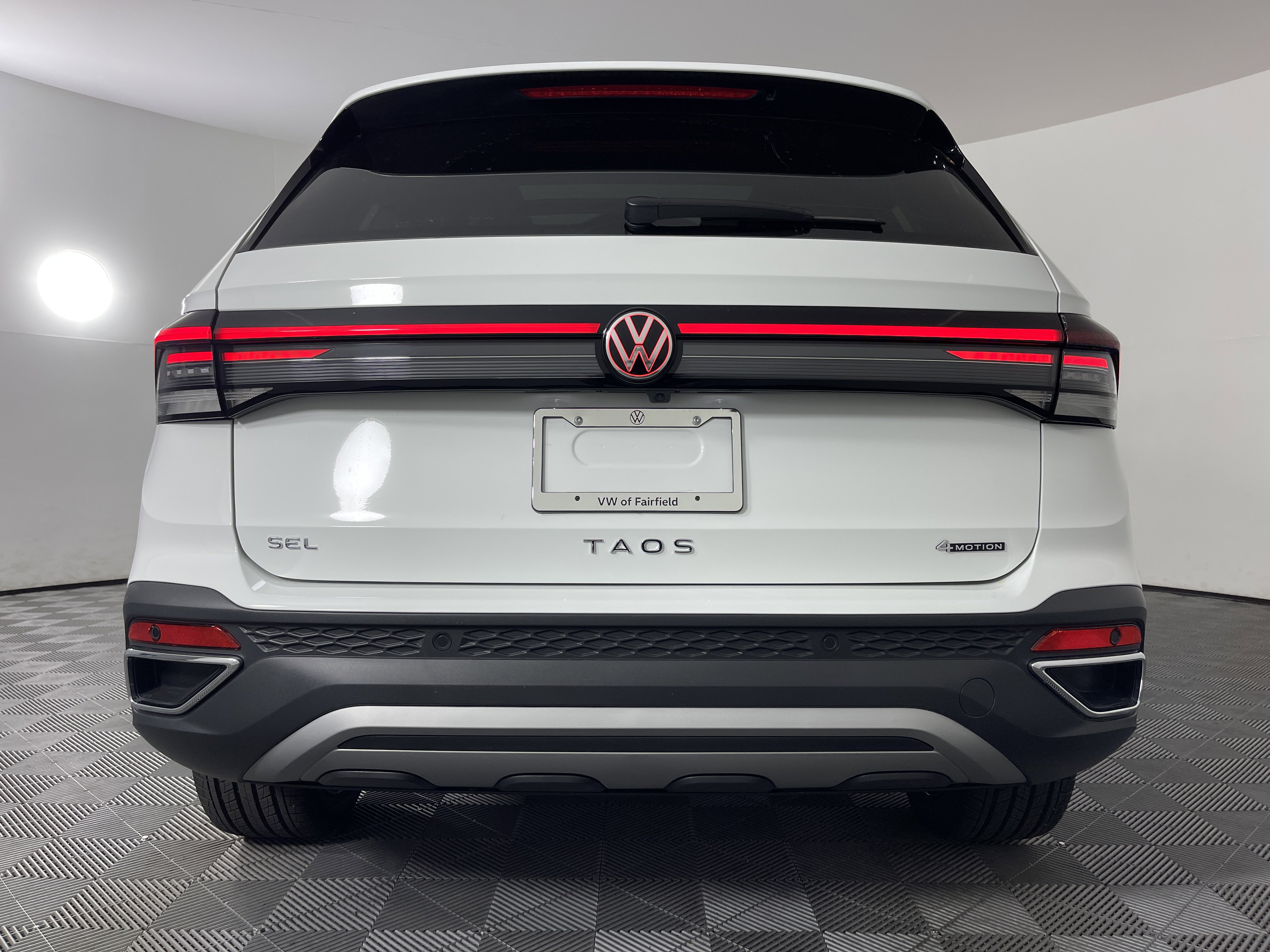 2025 Volkswagen Taos SEL photo 4