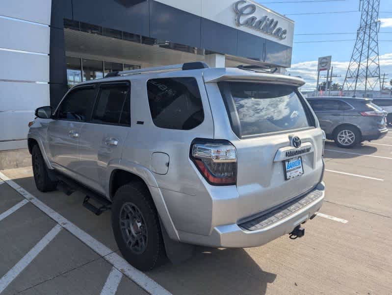2019 Toyota 4Runner SR5 photo 3