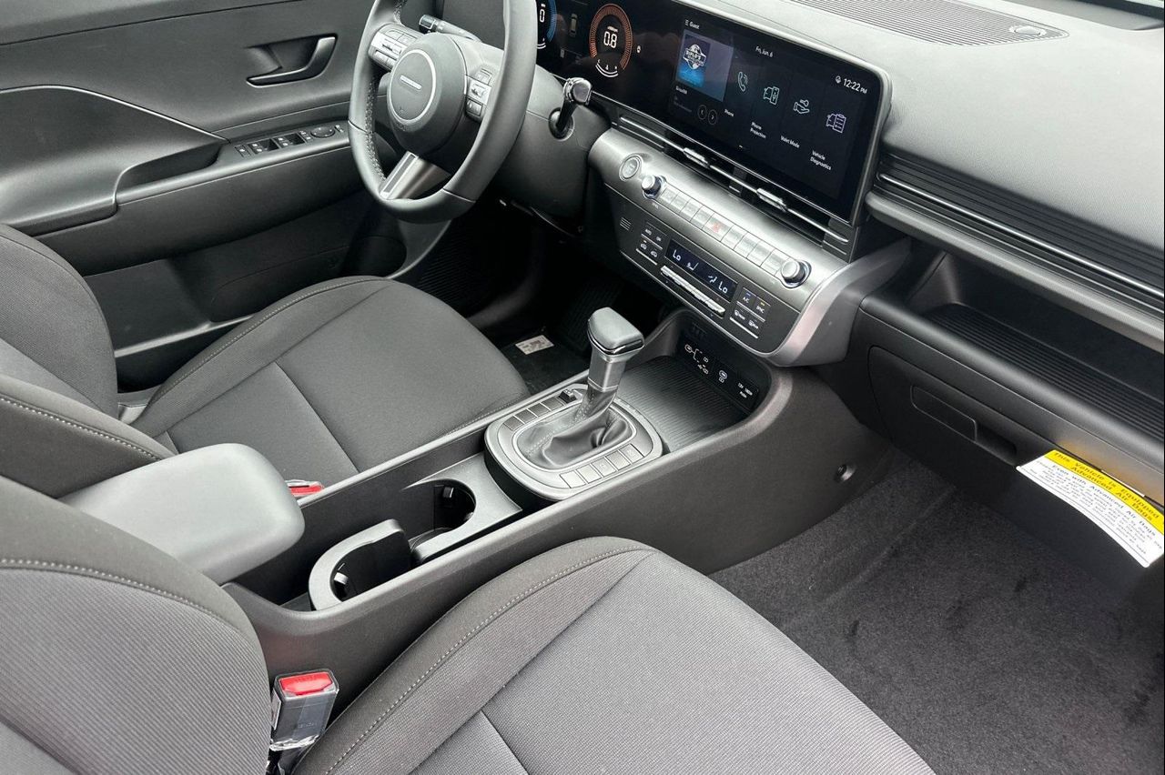 2025 Hyundai Kona SEL photo 17