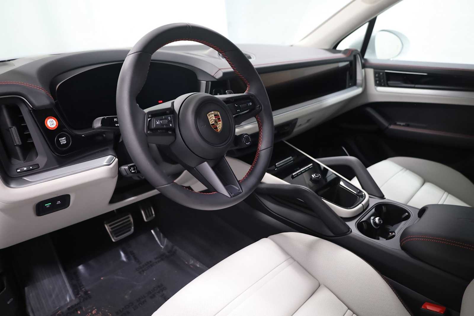 2025 Porsche Cayenne GTS photo 4