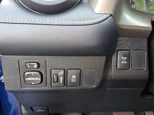 2015 Toyota RAV4 XLE photo 23