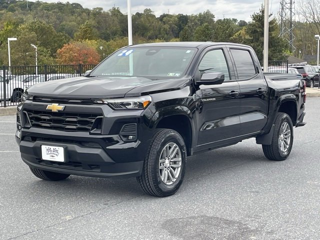 2024 Chevrolet Colorado LT photo 3